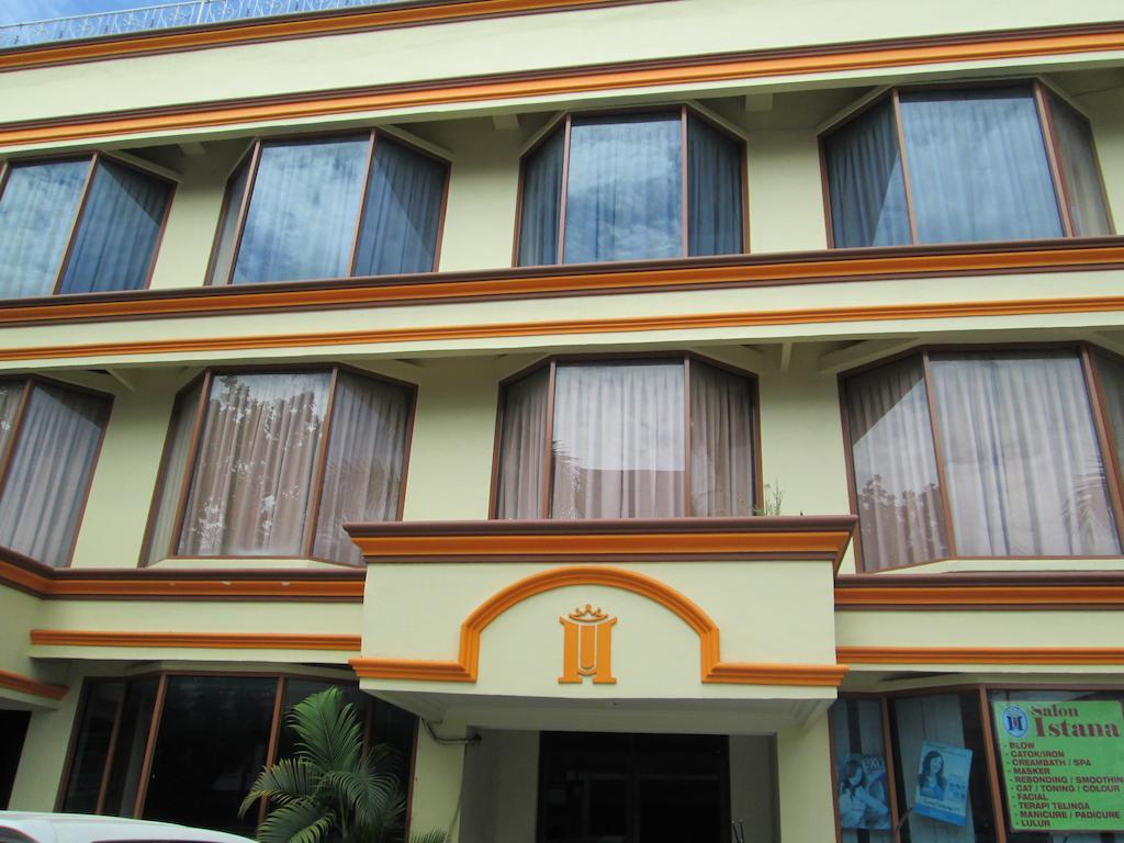 Hotel Istana Makassar Exterior photo