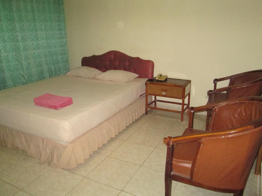 Hotel Istana Makassar Room photo