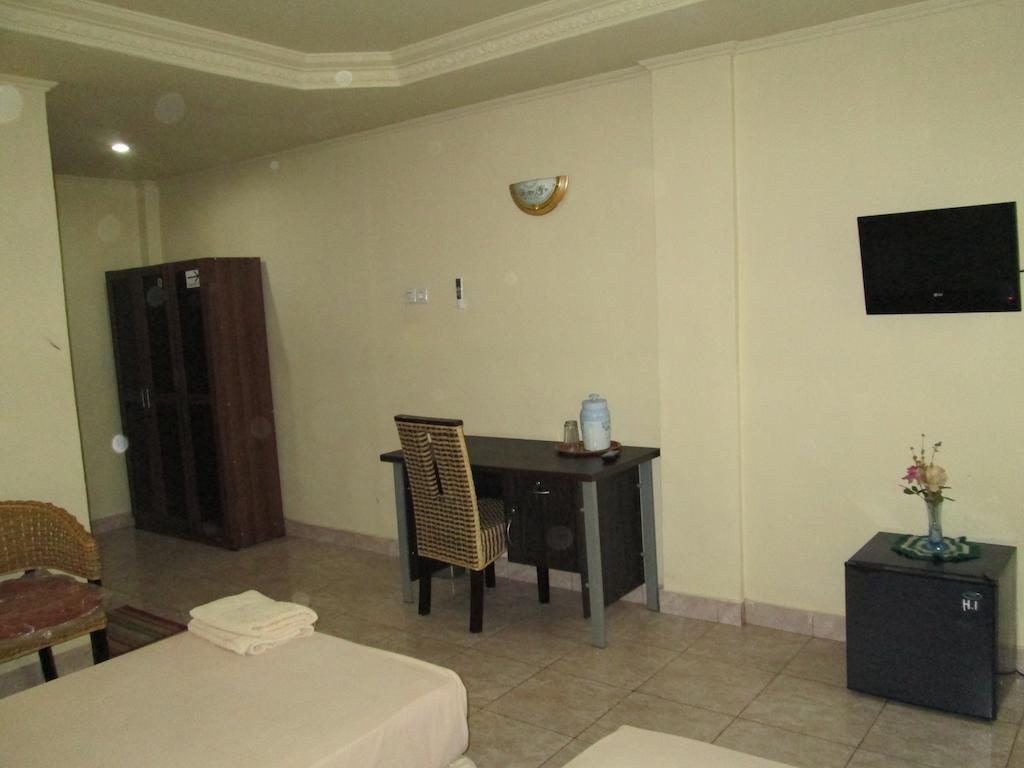 Hotel Istana Makassar Room photo