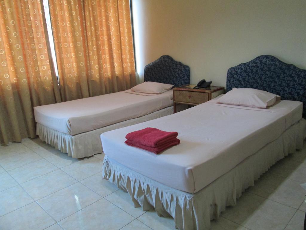 Hotel Istana Makassar Room photo