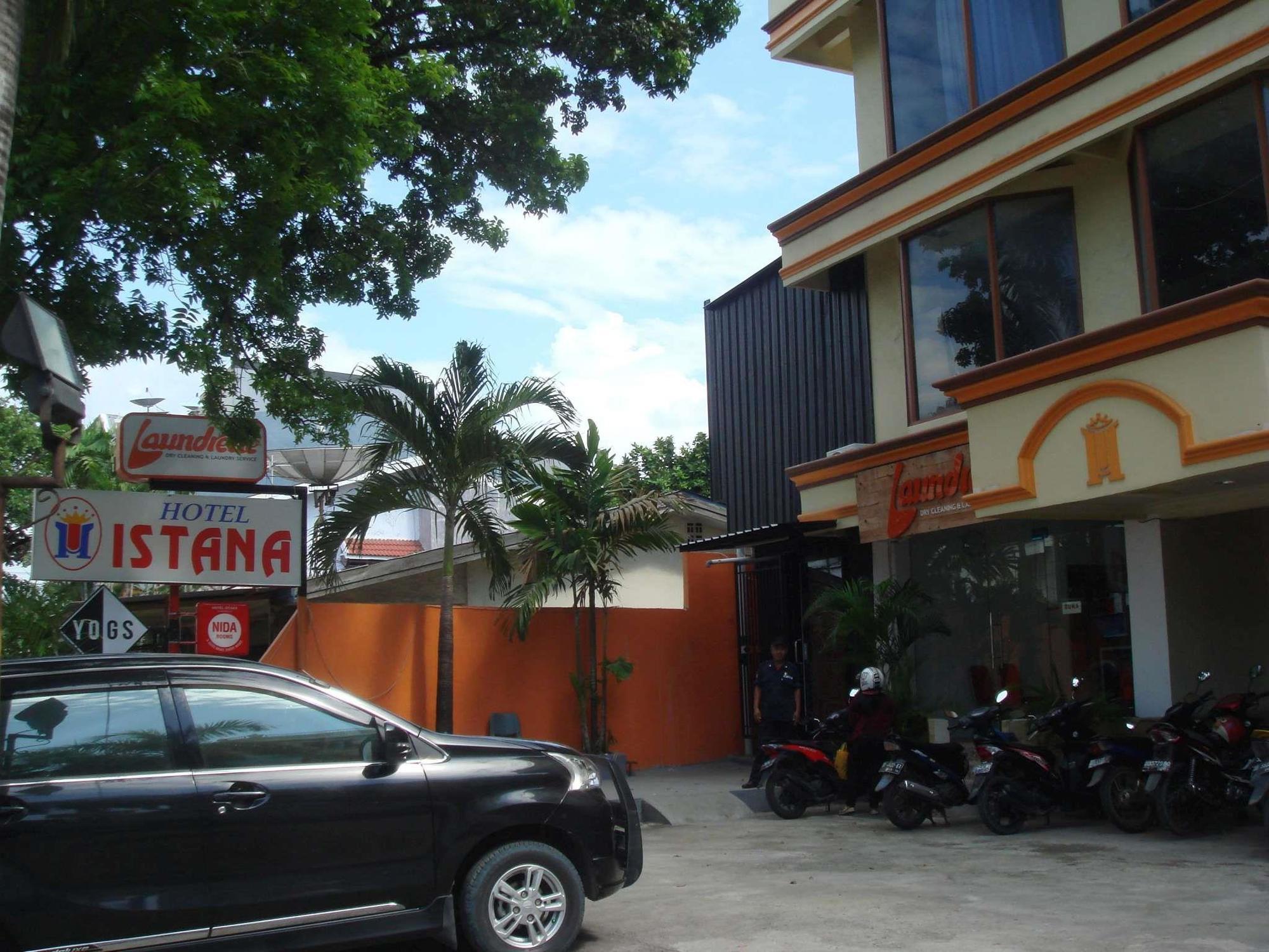 Hotel Istana Makassar Exterior photo